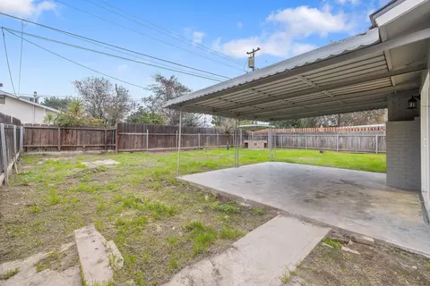 Exterior - 255 Lombardy Ln, Lemoore, CA 93245 photo 5 of 6