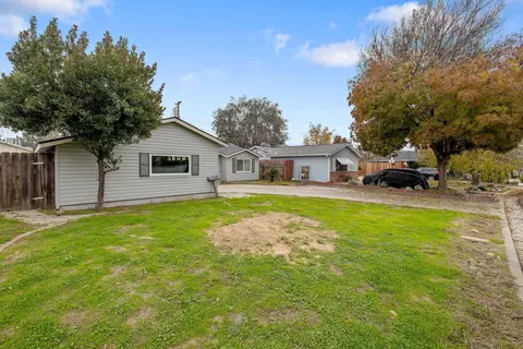 Exterior - 255 Lombardy Ln, Lemoore, CA 93245 photo 3 of 6