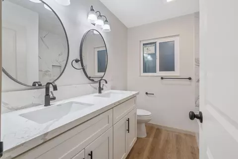 Bath - 255 Lombardy Ln, Lemoore, CA 93245 photo 1 of 2