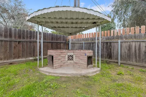 Exterior - 255 Lombardy Ln, Lemoore, CA 93245 photo 6 of 6