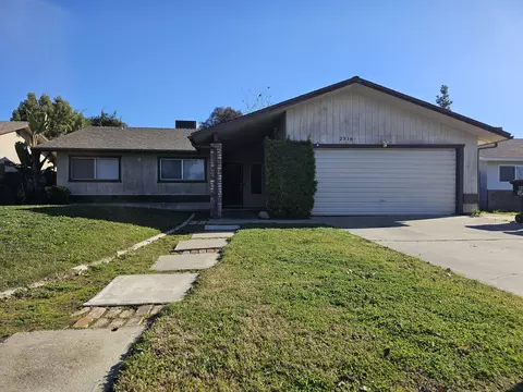 2516 S Memory St, Visalia, CA 93277
