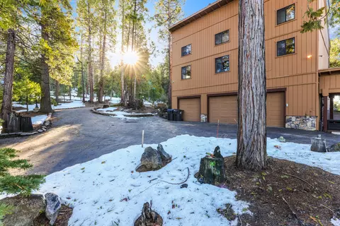 38443 Red Leaf Ln, Shaver Lake, CA 93664