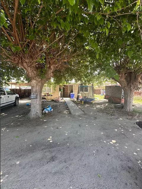 474 Douglas St, Porterville, CA 93257