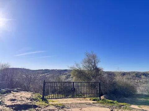 369 Hogback Dr, Badger, CA 93603