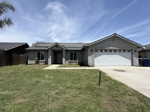 946 W Mammoth Pool Way, Hanford, CA 93230