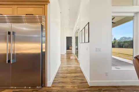 Entry Way - 131 N Anderson Rd #B, Exeter, CA 93221 photo 7 of 11