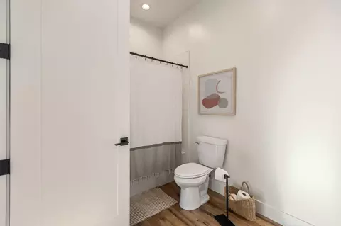 Bath - 131 N Anderson Rd #B, Exeter, CA 93221 photo 8 of 10