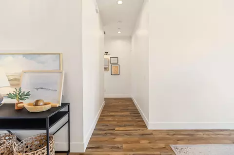 Entry Way - 131 N Anderson Rd #B, Exeter, CA 93221 photo 9 of 11