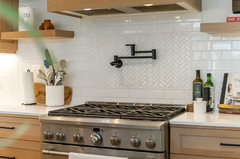 Kitchen - 131 N Anderson Rd #B, Exeter, CA 93221 photo 3 of 11
