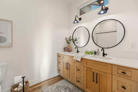 Bath - 131 N Anderson Rd #B, Exeter, CA 93221 photo 6 of 10
