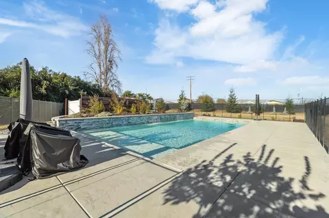 Exterior - 131 N Anderson Rd #B, Exeter, CA 93221 photo 16 of 23