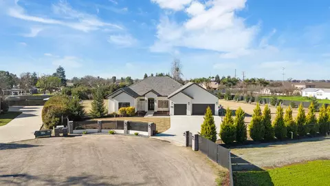 View/Area - 131 N Anderson Rd #B, Exeter, CA 93221 photo 1 of 2