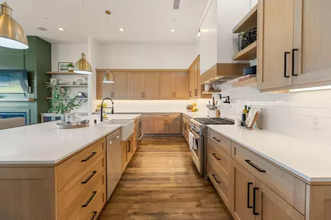 Kitchen - 131 N Anderson Rd #B, Exeter, CA 93221 photo 9 of 11