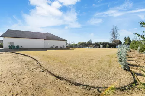 Exterior - 131 N Anderson Rd #B, Exeter, CA 93221 photo 20 of 23