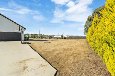 Exterior - 131 N Anderson Rd #B, Exeter, CA 93221 photo 8 of 23