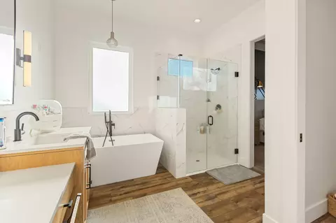 Bath - 131 N Anderson Rd #B, Exeter, CA 93221 photo 2 of 10