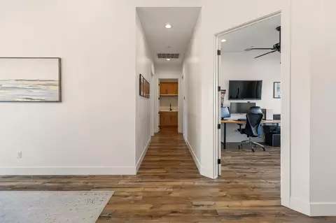 Entry Way - 131 N Anderson Rd #B, Exeter, CA 93221 photo 11 of 11