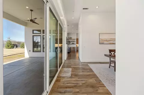 Entry Way - 131 N Anderson Rd #B, Exeter, CA 93221 photo 5 of 11