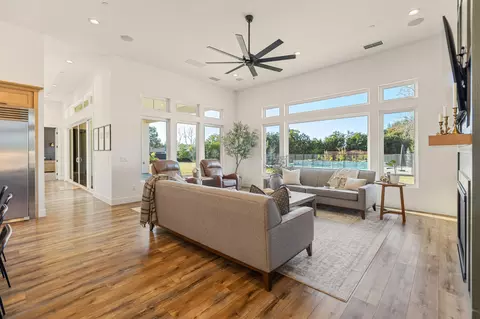 Living - 131 N Anderson Rd #B, Exeter, CA 93221 photo 3 of 5