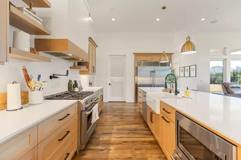 Kitchen - 131 N Anderson Rd #B, Exeter, CA 93221 photo 7 of 11