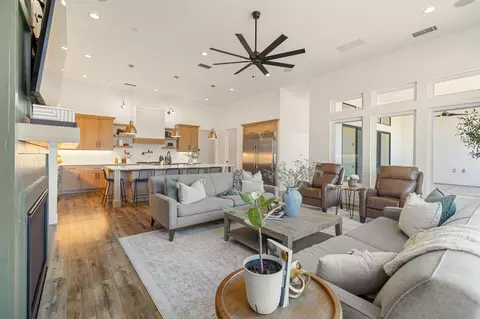 Living - 131 N Anderson Rd #B, Exeter, CA 93221 photo 5 of 5