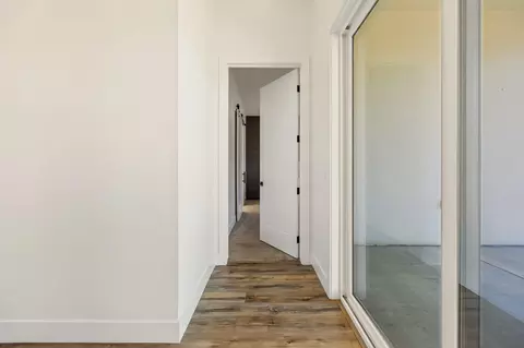 Entry Way - 131 N Anderson Rd #B, Exeter, CA 93221 photo 8 of 11