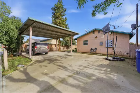 340 Locke Ave, Lindsay, CA 93247