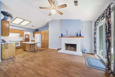 Living - 1515 E Castlecrest Ave, Visalia, CA 93292 photo 3 of 5