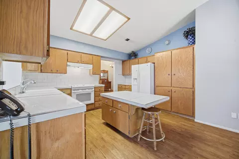 Kitchen - 1515 E Castlecrest Ave, Visalia, CA 93292 photo 3 of 4