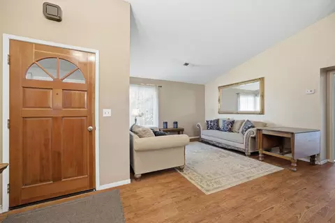 Entry Way - 1515 E Castlecrest Ave, Visalia, CA 93292 photo 1 of 3
