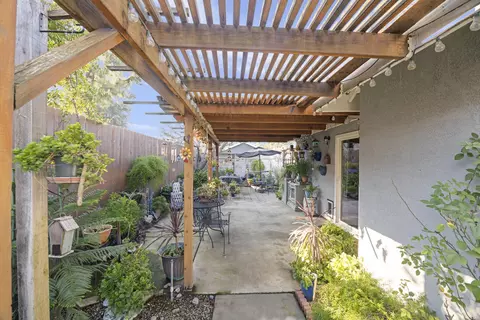 Exterior - 1515 E Castlecrest Ave, Visalia, CA 93292 photo 10 of 13