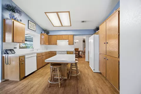 Kitchen - 1515 E Castlecrest Ave, Visalia, CA 93292 photo 4 of 4