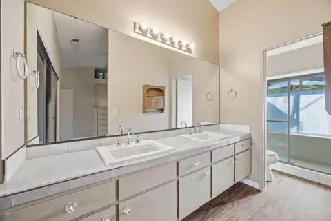 Bath - 1515 E Castlecrest Ave, Visalia, CA 93292 photo 4 of 4