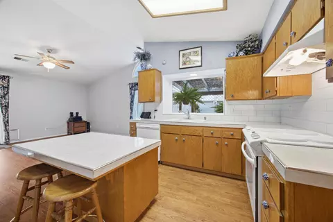 Kitchen - 1515 E Castlecrest Ave, Visalia, CA 93292 photo 2 of 4