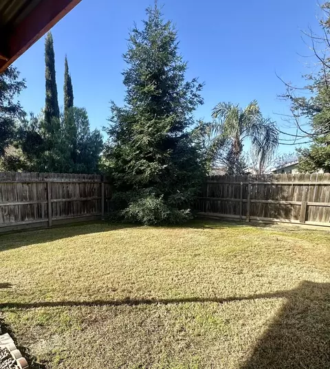 Exterior - 1126 Bradley Ct, Exeter, CA 93221 photo 7 of 8