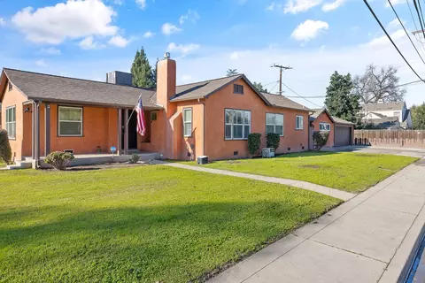 1300 W College Ave, Visalia, CA 93277