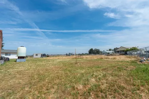 Exterior - 2803 Sharon Blvd, Madera, CA 93638 photo 9 of 10