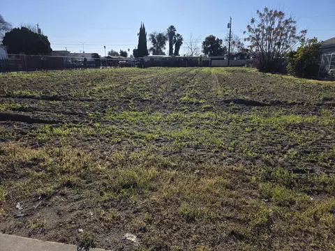 2331 W Front St, Selma, CA 93662 photo 2