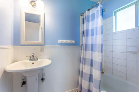 Bath - 40410 Cherokee Oaks Dr, Three Rivers, CA 93271 photo 2 of 2