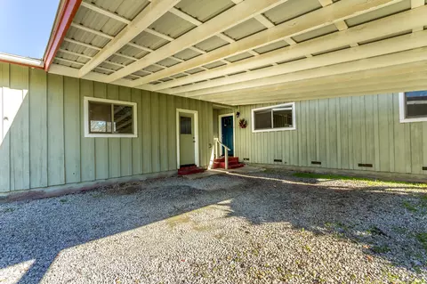 Exterior - 40410 Cherokee Oaks Dr, Three Rivers, CA 93271 photo 1 of 4
