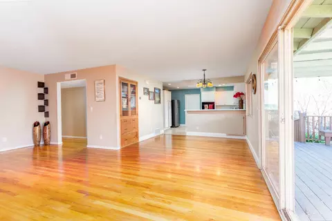 Living - 40410 Cherokee Oaks Dr, Three Rivers, CA 93271 photo 3 of 3