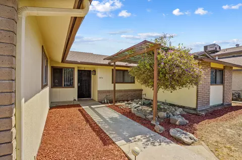 1076 N Beverly St, Porterville, CA 93257