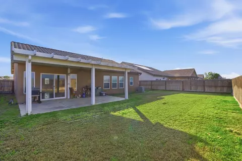 Exterior - 636 Castellina St, Lemoore, CA 93245 photo 4 of 5