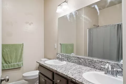 Bath - 636 Castellina St, Lemoore, CA 93245 photo 1 of 3