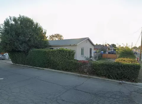 1205 S Liberty St, Visalia, CA 93292