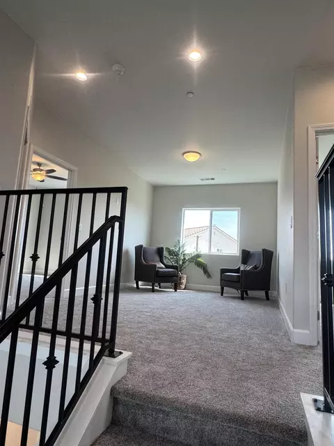 Entry Way - 941 E Harter Dr, Visalia, CA 93292 photo 4 of 4