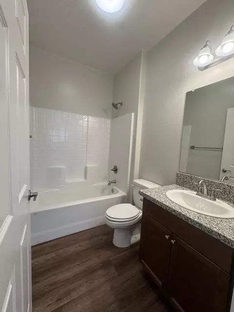 Bath - 941 E Harter Dr, Visalia, CA 93292 photo 1 of 5