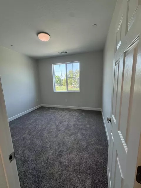 Bedroom - 941 E Harter Dr, Visalia, CA 93292 photo 2 of 3