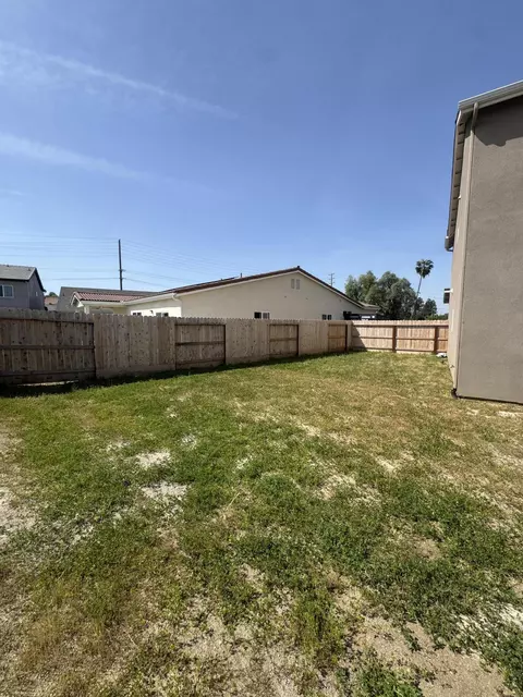 Exterior - 941 E Harter Dr, Visalia, CA 93292 photo 4 of 6