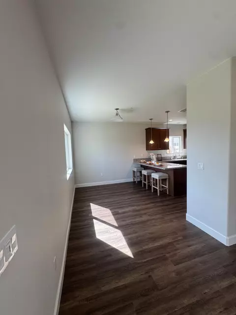 Entry Way - 941 E Harter Dr, Visalia, CA 93292 photo 3 of 4